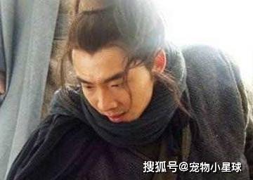 一、 沉稳内敛的面容：隐藏的善意与可靠性