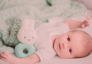 兔宝宝女儿取名寓意兔跃春光，宝宝快乐，1975年属兔人公司取名改写为：兔年公司名，寓意吉祥否？