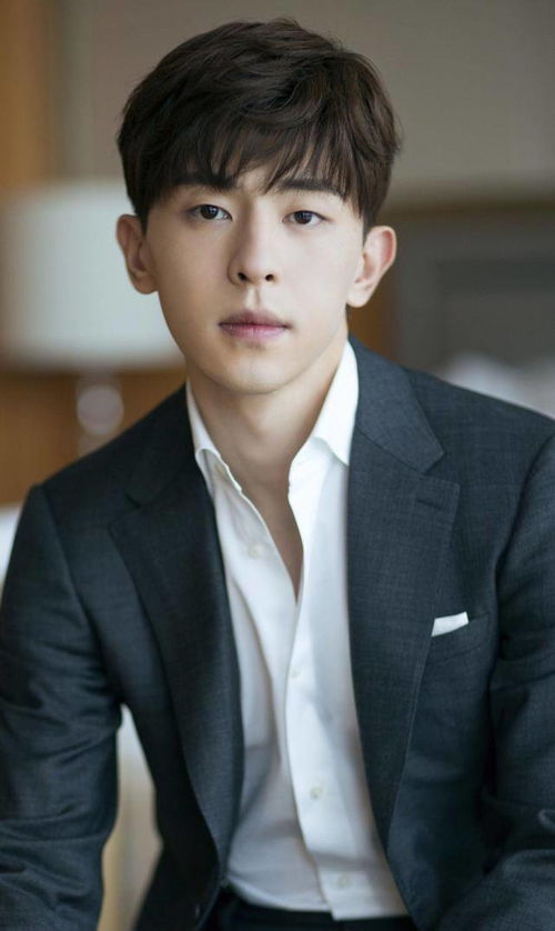 哪些明星八字特点与伟人伏吟八字相似？