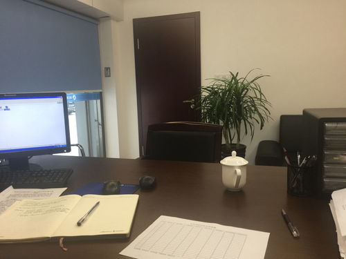 2. 桌面整洁的重要性：气流与效率的关系