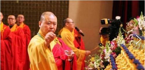 2026年8月有哪些吉日适合开光桃木护身符？