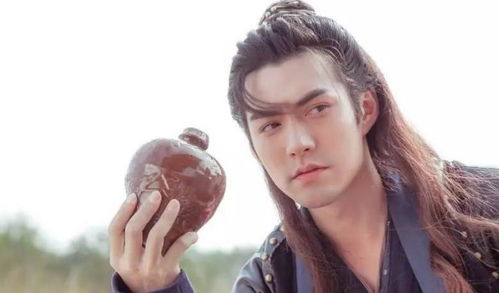 1. 明眸善睐者：神经质与情绪化的潜在危机
