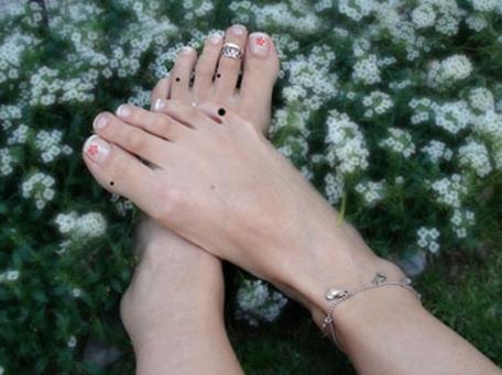 2.2 脚底及其他足部位置痣：奔波劳碌与名誉双重暗示