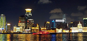 上海：外滩夜景美到窒息！（前提是你挤得进去）