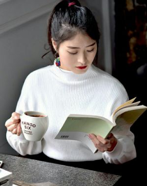 一、  伤官女与正官格男性的经典搭配：天生一对的和谐共鸣