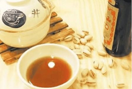 二、 雄黄酒在端午节中的特殊意义