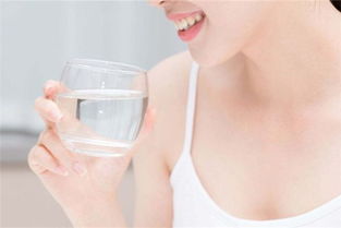 梦见喝水预示着什么？周公解梦中的喝水有什么特殊含义？