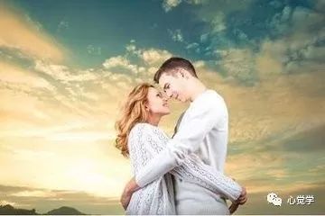 二、 眼眸水汪汪、形似桃花瓣者