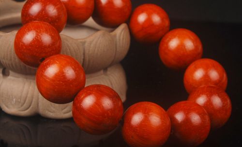 小叶紫檀木能辟邪吗？吉凶如何？小叶红檀和非洲紫檀有何区别？