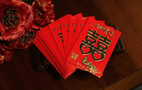 一、 礼尚往来：红包金额与亲疏关系的考量