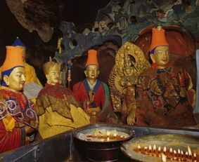 2. 铜像：厚沉重持久， 适合公共场所