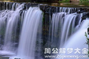 梦见巨大的瀑布预示着什么？有什么特殊含义吗？