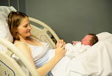 梦见40岁女性给自己孩子喂奶，预示着什么含义？