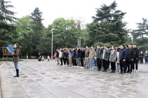 农机门店大型器械展示区紧贴马路，围挡如何搭建更科学合理？