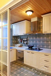 二、厨房内部的风水细节：器具摆放与装饰考量