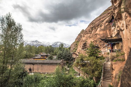 马蹄寺：悬崖上的寺庙？古人你们是疯了吗？