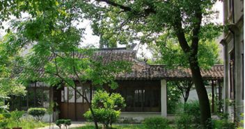 农村住宅出门即是宽阔大道，这样的风水布局好吗？