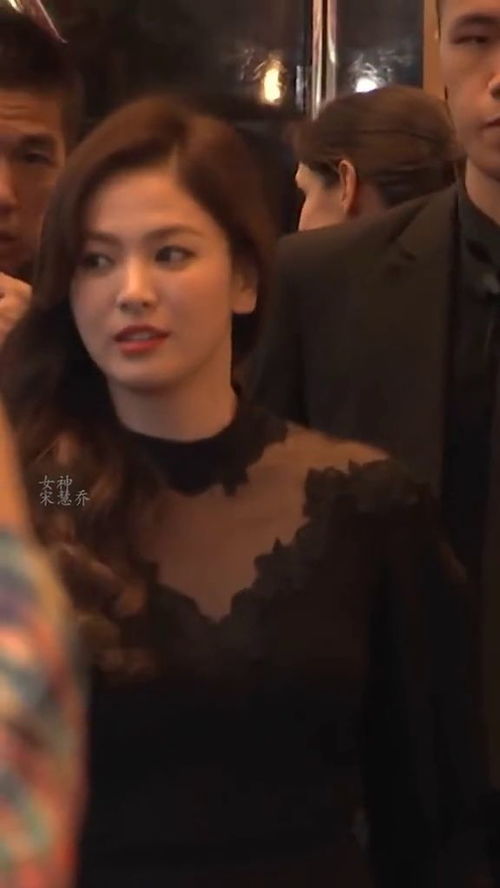 诡异的笑容