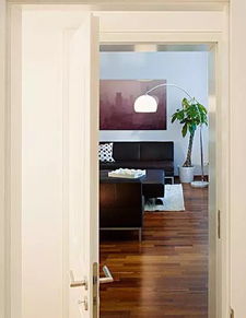 避免正对厨房及卫生间门