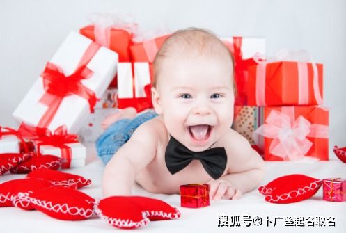 三、八月生宝宝取名——“季节气息”的运用