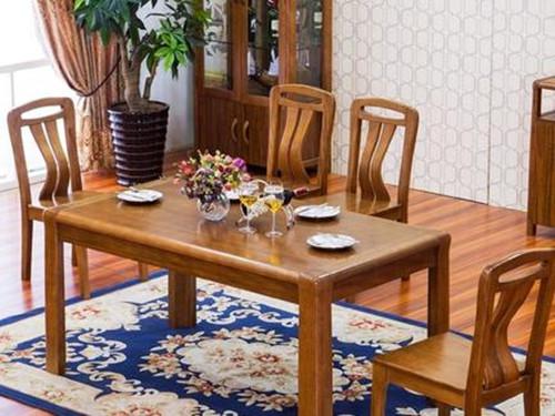 一、 餐桌形状对家居氛围之影响