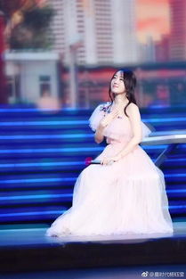 杨钰莹八字婚姻如何，美女图片中能看出哪些婚姻暗示？