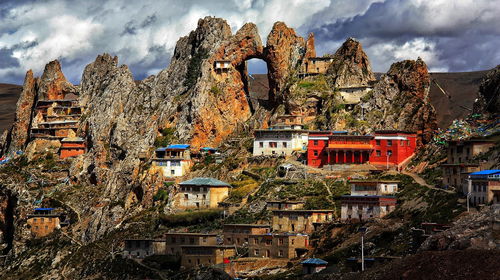 ① 多拉神山——“巨石怪兽”版画框 🏔️