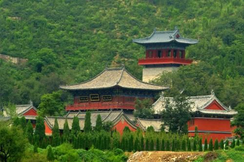 名山大川的堪舆学解析：桑浦山与莲花山的气场效应