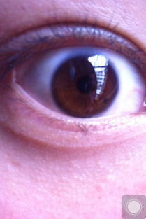 眼尾黑点：被动诱惑者