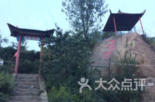 登山观景：俯瞰城市与自然风光