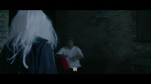 恐惧的蔓延与挣扎
