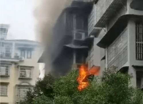 那栋楼真实的闹鬼吗？最终还是结果是我去了却发觉只有空调在笑
