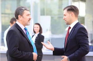 请问四两4两的男命运解说中，有哪些特点或影响？