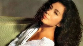 钟楚红八字和人生经历中，有哪些细节揭示了她的命运转折点？