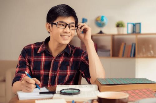 2026年出生的属鸡男孩免费起名，有没有取名大全推荐？