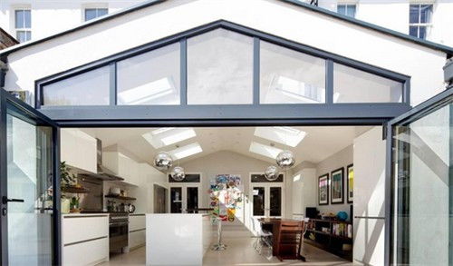 ：别墅入户门头设计的双重维度——美学表征与文化隐喻