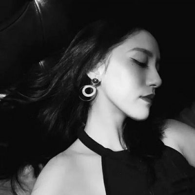 四、 色彩心理学：黑色的神秘力量