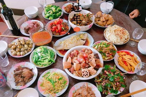 过年大餐中哪种生肖是吉祥象征？家家户户过年必买的食物有什么特殊含义？