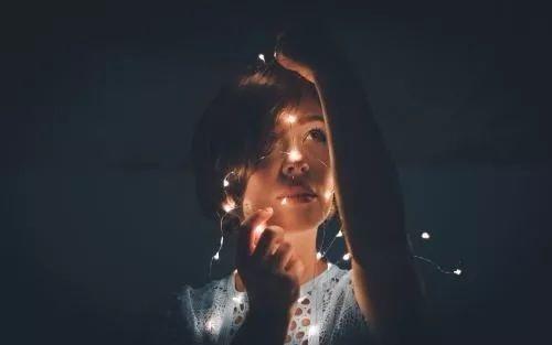 摊牌与否认：王浩之立场解析