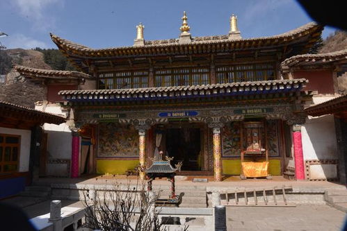 四、 艺术表现及建筑风格的差异