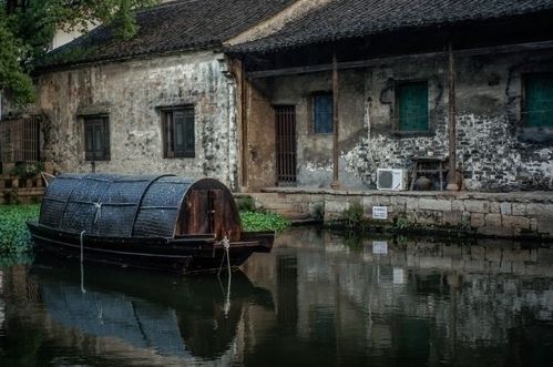 一、 历史持续发展渊源与天然适应环境性：坐北朝南建筑体系的形成逻辑