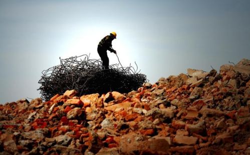 我的八字里水土是否旺盛，如果八字缺水土旺，该如何调整？