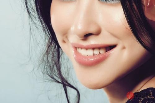 一、 桃花眼的象征内涵及其面相学解读