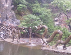 二龙戏珠是否代表好风水？五龙戏珠摆放在家中是否吉利？