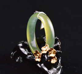 属马的人适合佩戴哪种玉石？女属马佩戴什么玉石最旺财？