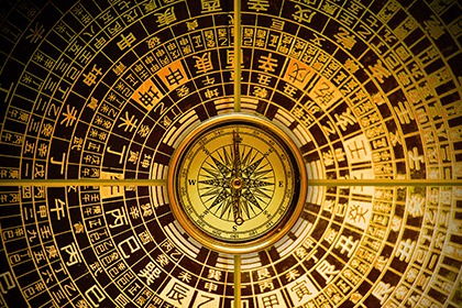 八字中天乙贵人出现在年柱或时柱分别代表什么含义？