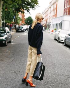 今天应该搭配什么样的鞋子来搭配我的穿搭呢？