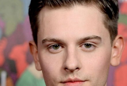 一、 面相特征概述——从法令纹到方型额头的象征意义