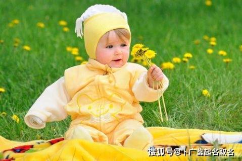 张姓女宝宝取名，有没有既带金又含土的好名字推荐？