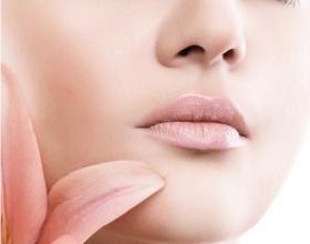 2. 双眉之间胎记——聪慧才智与财运亨通